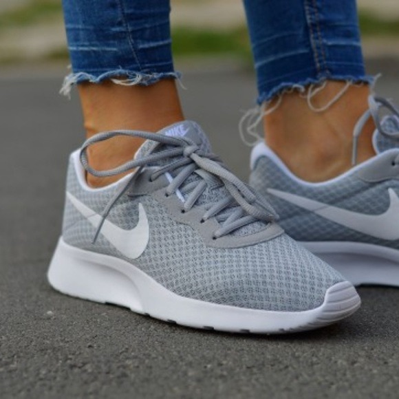 nike tanjun grey sneakers